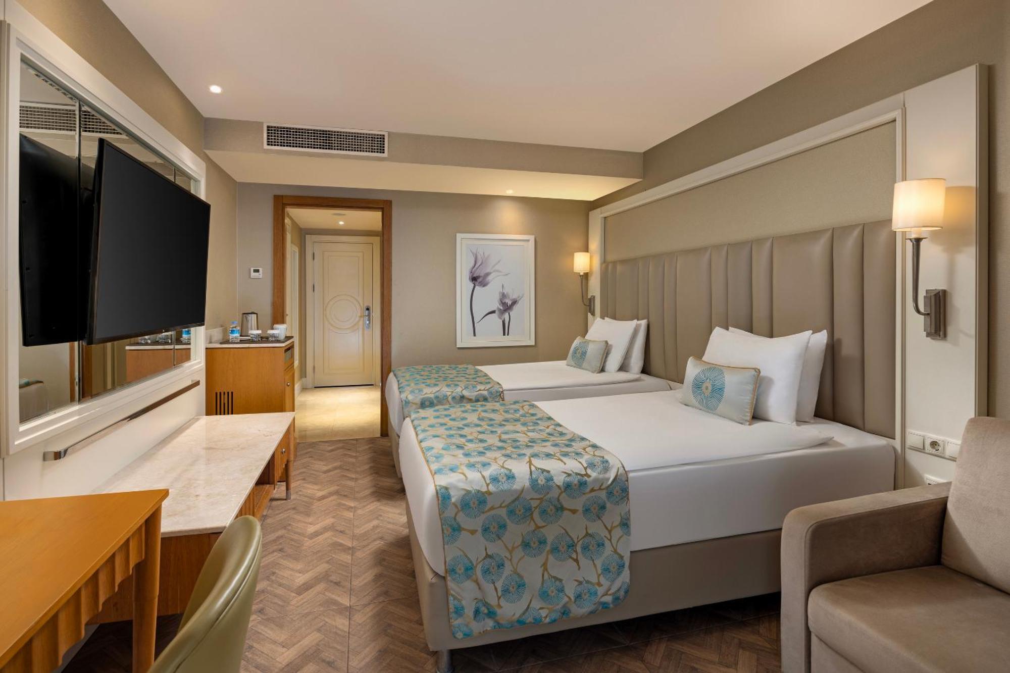 Annex Standard Swim-up Room